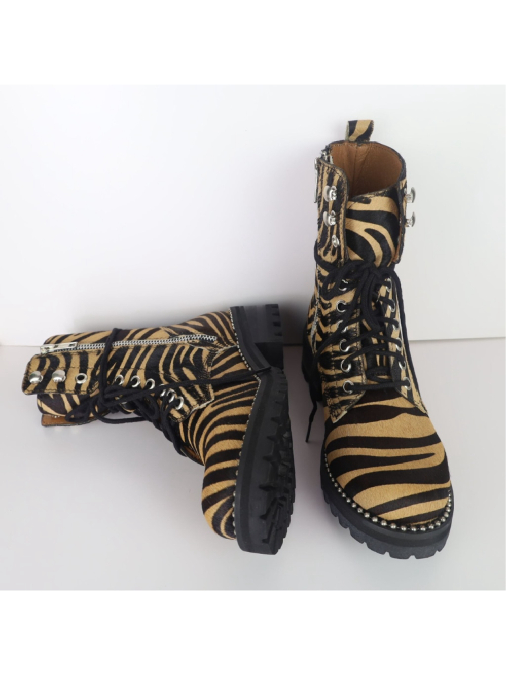 Aqua Women’s Tiger Print Jax Studded Hiker Combat Boots Lace Up Round Toe 5.5 - Picture 7 of 16